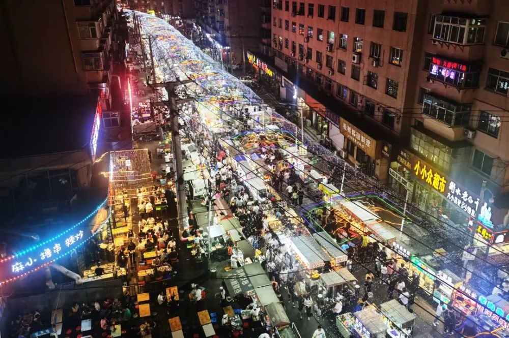 华灯初上这里蕴藏着锦州人的故事和味道作为几代人的记忆凌河夜市许久