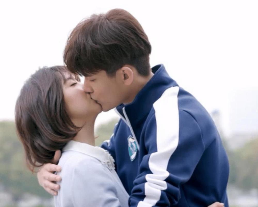 谭松韵收获四大男神"荧幕初吻",前三位都是火的不行,唯独他被众人遗忘