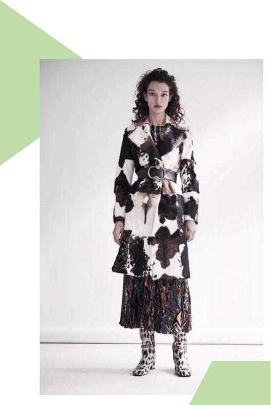 乃至于包包上面,点缀着像奶牛身上的那种花纹,都可以被叫做奶牛花纹