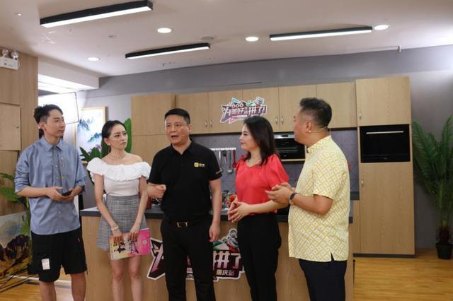 王剑走进直播间,携手著名曲艺表演艺术家凌淋以及重庆交广主持人高飞