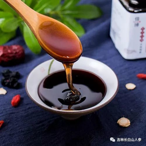 第一,人参膏是由红参,熟地黄,枸杞子,以及何首乌,当归,茯苓,大枣,白术