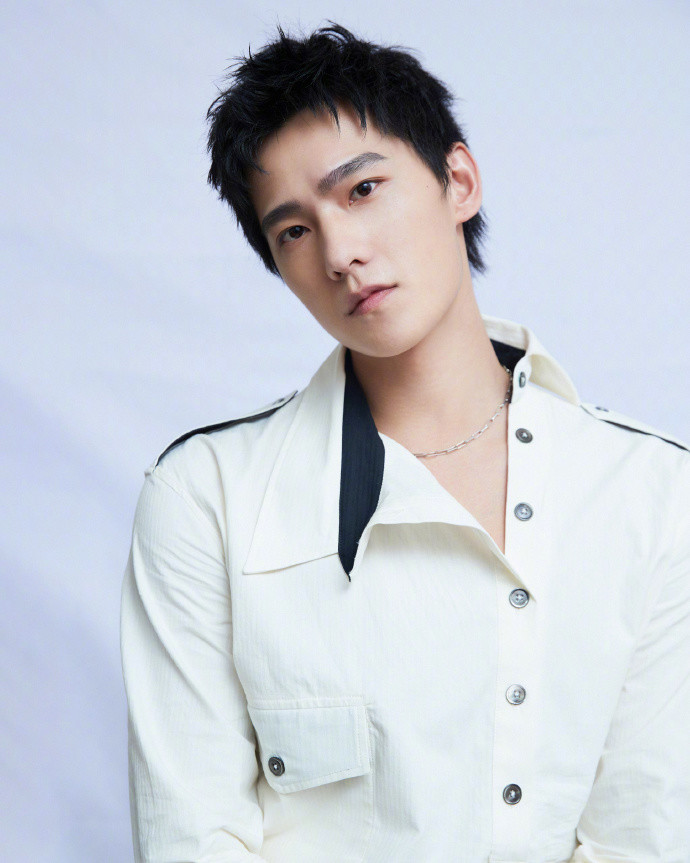 杨洋的短碎发man炸 李现剪寸头王一博换短发 夏季潮男发型来袭 腾讯新闻