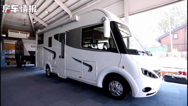 看一款国内罕见房车,技术要求高车尾豪华包厢,妹子体验完不想走