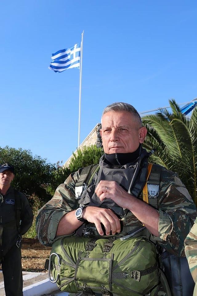 剑拔弩张之际希腊总参谋长亲自跳伞表决心|康斯坦丁诺斯·弗洛罗斯