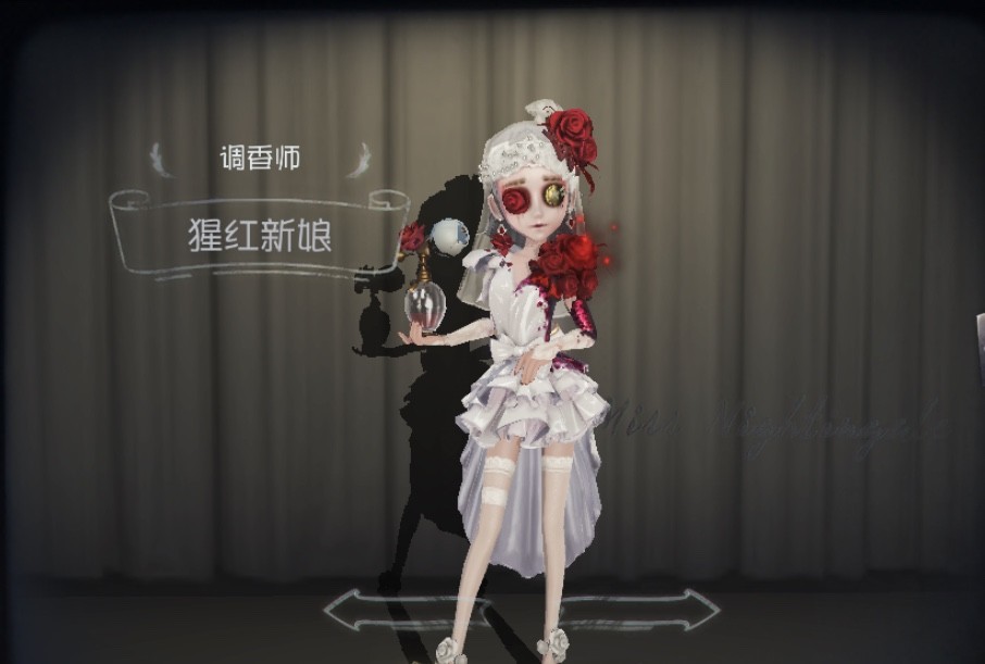 部分玩家就马上想到了"猩红新娘",她的眼睛设计有一只是比较特别,皮肤