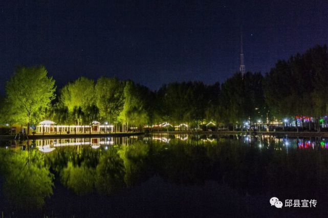 人间烟火味最抚凡人心邱县东湖公园夜生活