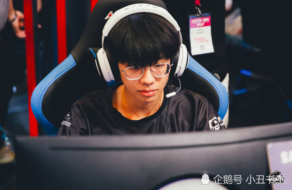 绝地求生:4am小鹿带新队不及小龙永远厉害 七局拿16分被疯狂开会