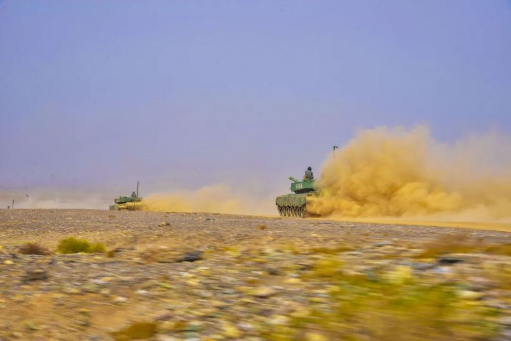 铁流滚滚战车轰鸣酷图直击超燃实战化演练