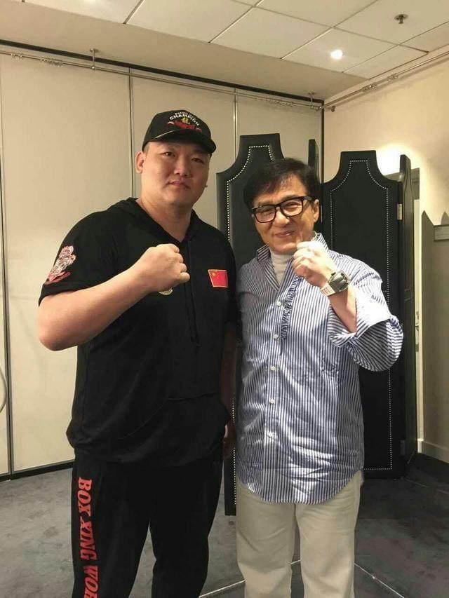 估计看完这些履历,李景亮,一龙就歇菜了,这可是正儿八经的拳王级别的