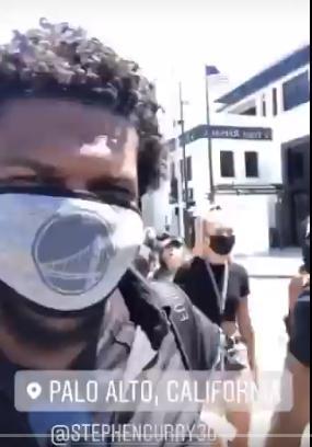 库里夫妇参加游行-WordPress极简博客