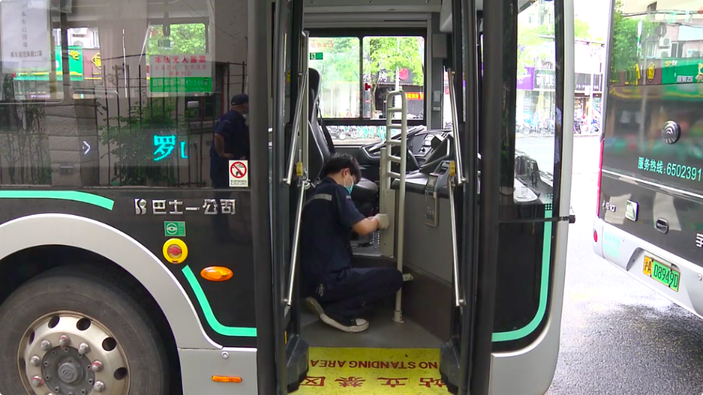 安全门装上了上海所有公交车驾驶室将加装隔离挡板