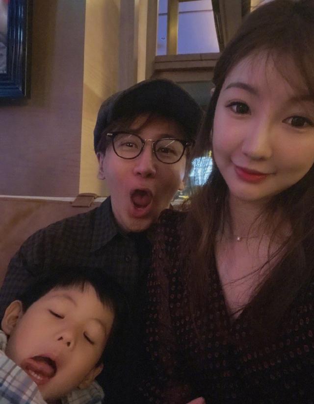 44岁刘谦与豪门千金恩爱5年,他上春晚5次,董卿被调侃是"托儿"