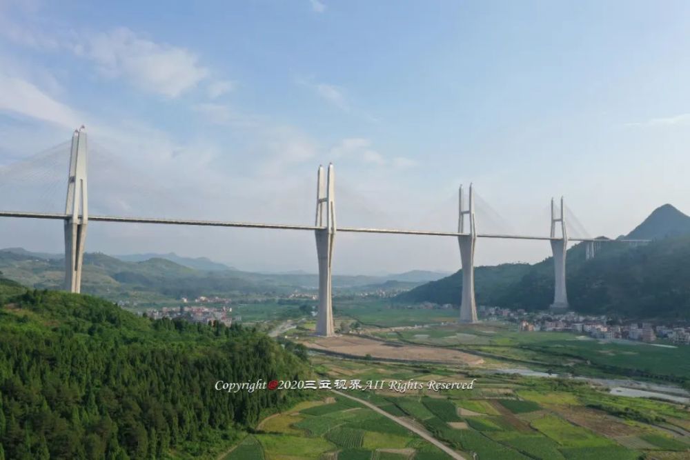 航拍湖南郴州赤石大桥世界第一大跨径高墩多塔混凝土斜拉桥