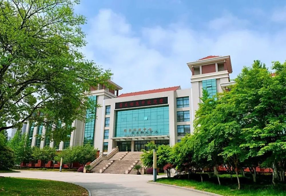 这是什么神仙考试这么多无锡小仙女盛装应考