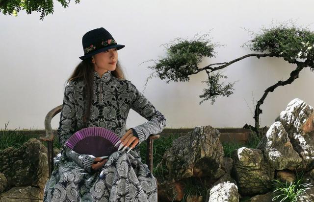 杨丽萍|61岁杨丽萍为了舞蹈终身不愿生子遭质疑，女人不生孩子就活该被骂？