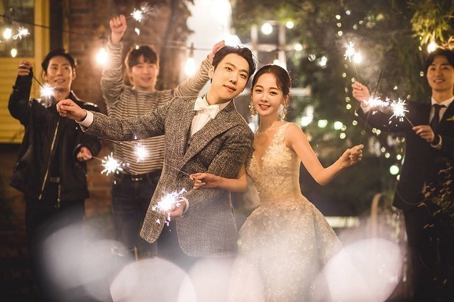 另外,继结婚之后,两人又迎来了怀孕的双重喜事,金甫美现在怀孕15周