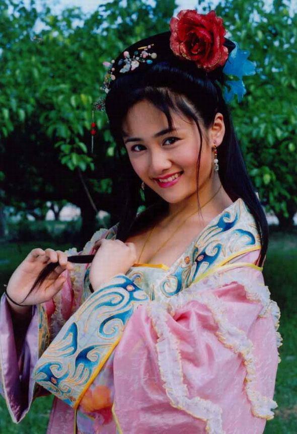 恋爱初期,聂远对女友非常宠爱,处处塑造自己好男人形象,让刘芸深信不