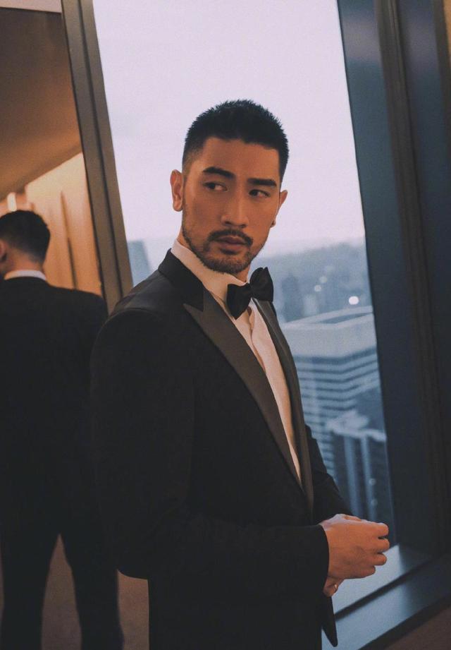 高以翔遗作将开播,女友bella晒昔日合影称不敢看,依然难以释怀_腾讯