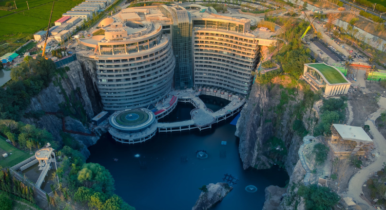 中国耗资20亿,在负88米的地下建成深坑酒店,还获得多项专利