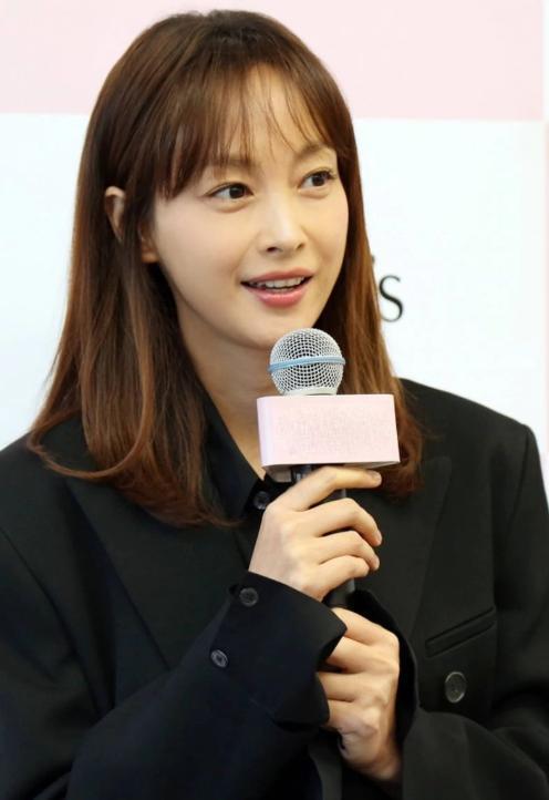 元斌李娜英热恋期旧照首曝光,男神一脸害羞,爱妻幸福甜笑_腾讯新闻