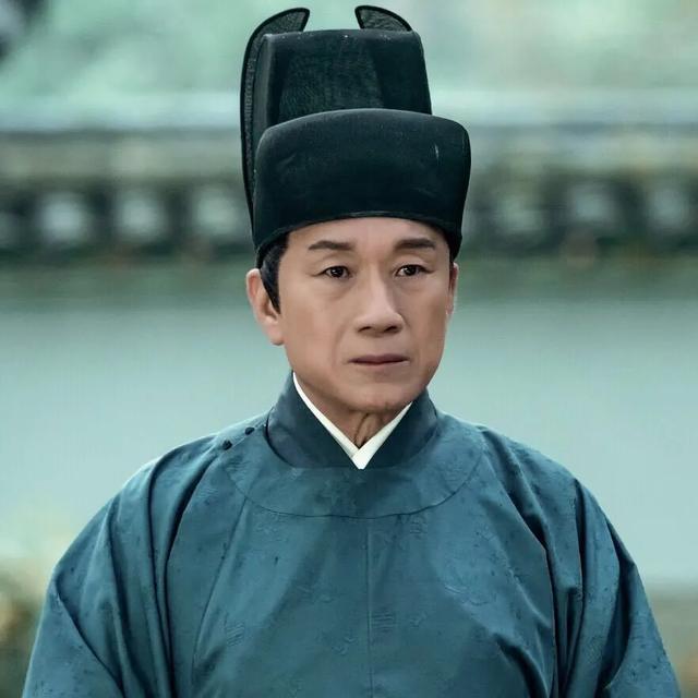 还演了很多非常精彩的角色,比如《鹤唳华亭》中太子身边的官人王慎,王