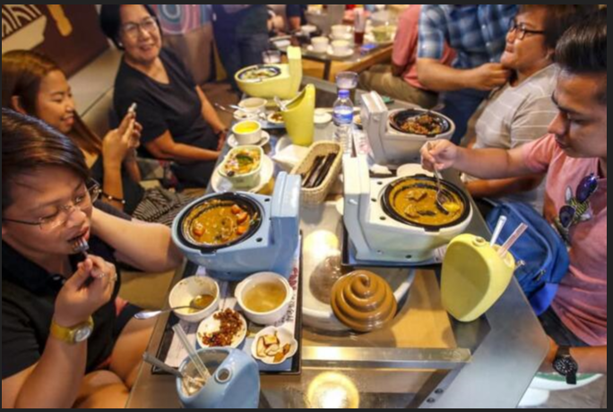 世界上最奇怪的"厕所餐厅",要用"马桶"进餐,顾客却络绎不绝