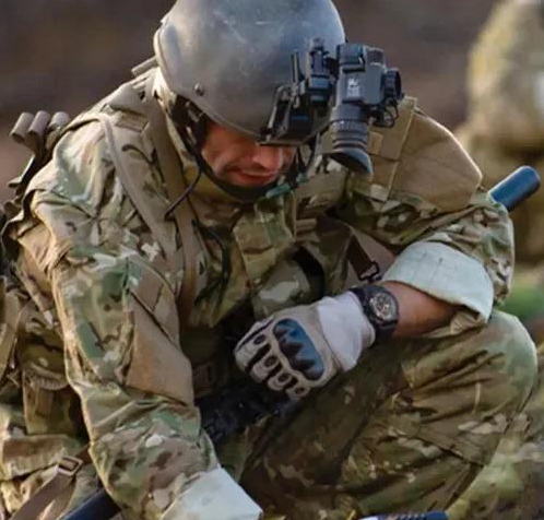 怪不得海豹突击队那么厉害 看到这一身的装备 军迷们都按捺不住了 美国海豹突击队 特种部队 夜视仪