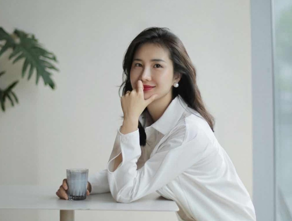 董花花与老公蒋凡合体为女儿庆生,公公婆婆同在场一