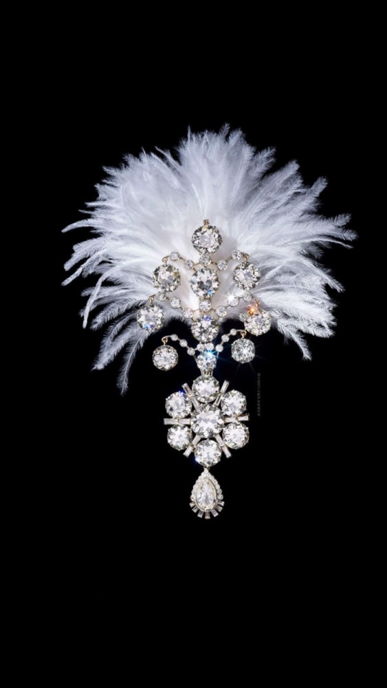 卷轴式冠冕·1910年·卡地亚巴黎曾售予比利时伊丽莎白王后的一顶皇冠