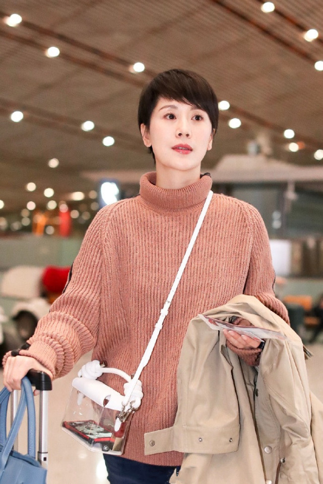 有种"变脸"叫海清留长发,一改往日风格,形象变得越来越温柔