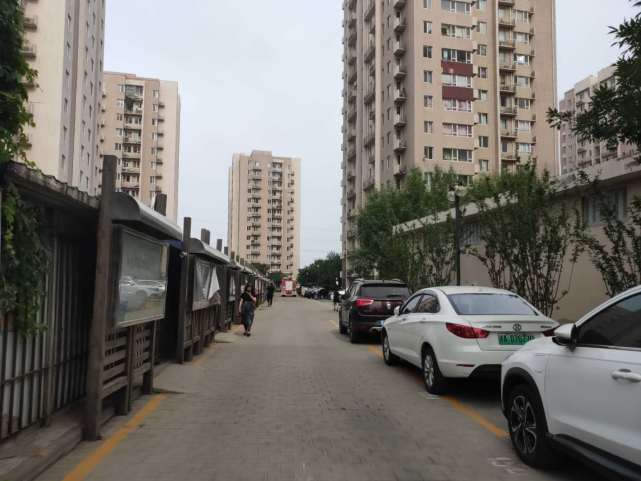 (记者曹雷)下午三点半左右,东丽区海欣路秋悦家园10号楼4层一户居民家