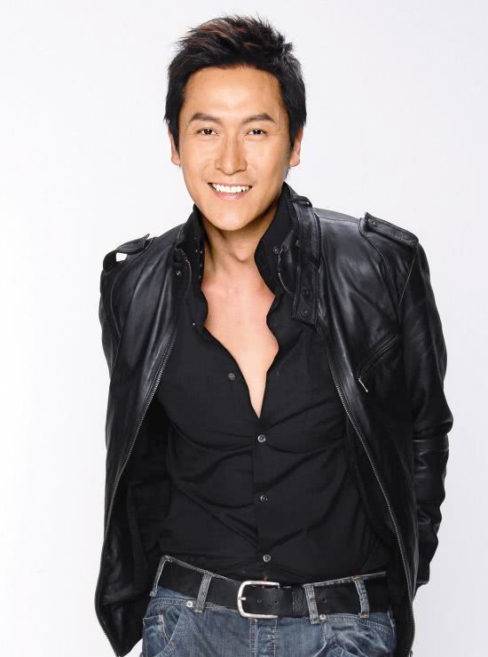 马德钟花重金买马,爱驹在赛场突然发狂跌倒受重伤,被兽医宣布人道毁灭