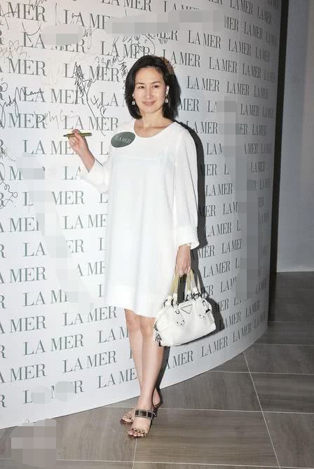 作为他的妻子李大美人自然也不开心,发出暖心的一家三口照想必老公评