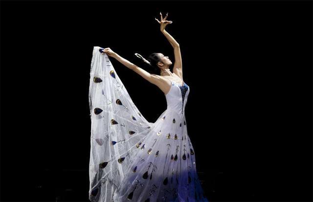 周洁 与杨丽萍齐名 掌上舞令人惊艳 出演杨贵妃被赞 最美版 腾讯新闻