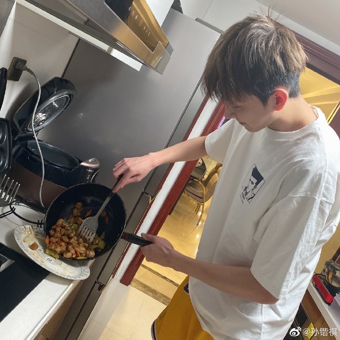 和内部热身赛证明自己,或许存在很大变数,然而对于93年的孙锴祺来说