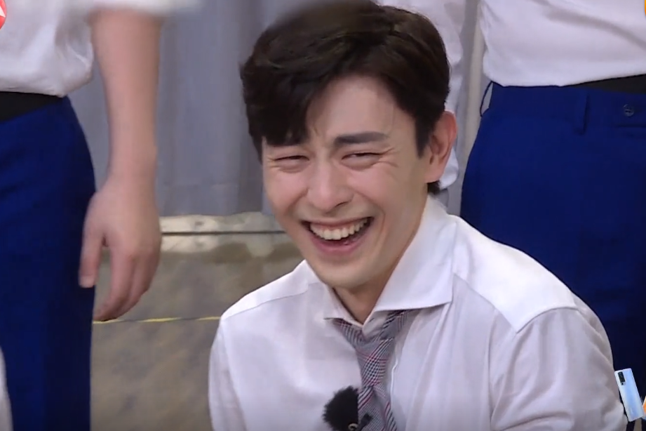 邓伦被贾乃亮逗到笑脱相,你一定没见到笑到满脸褶子的伦伦!