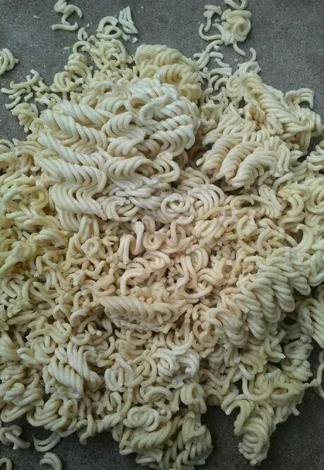 碎方便面碎方便面相信大家都还记得吧,很辣,但是非常过瘾,味道有种辣