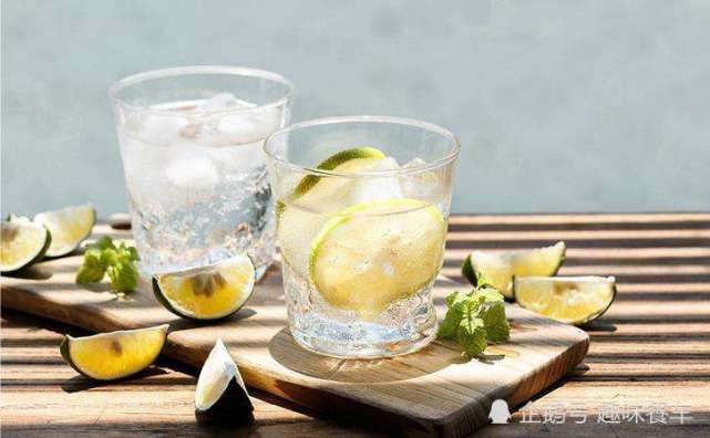 长期喝冰水有什么危害,喝冰水会导致湿气重吗,湿气重的症状有哪些?