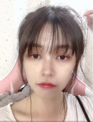 "乔碧萝"二号事件神反转,虎牙草莓为证未婚晒出户口本自证_腾讯新闻