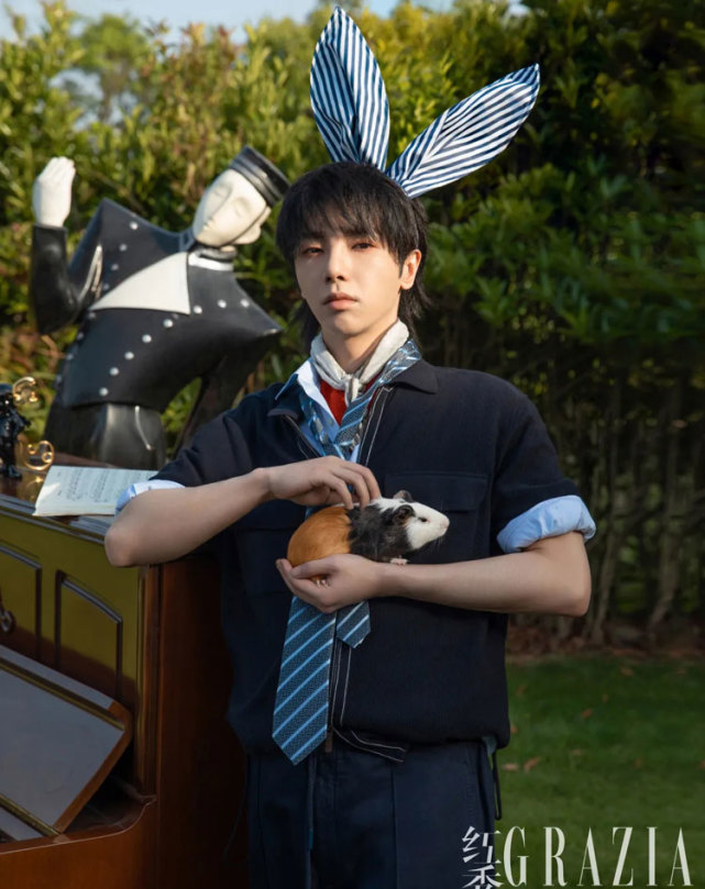 华晨宇和哥斯拉的故事再次上演这一次他成了无畏的王子