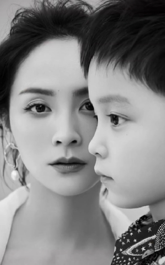 7岁大麟子从可爱变帅气像极妈妈,网友喊话邓莎:别