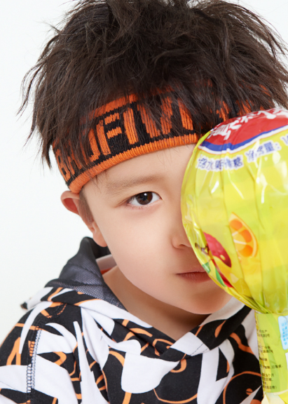 7岁大麟子从可爱变帅气像极妈妈,网友喊话邓莎:别浪费这颜值生二胎