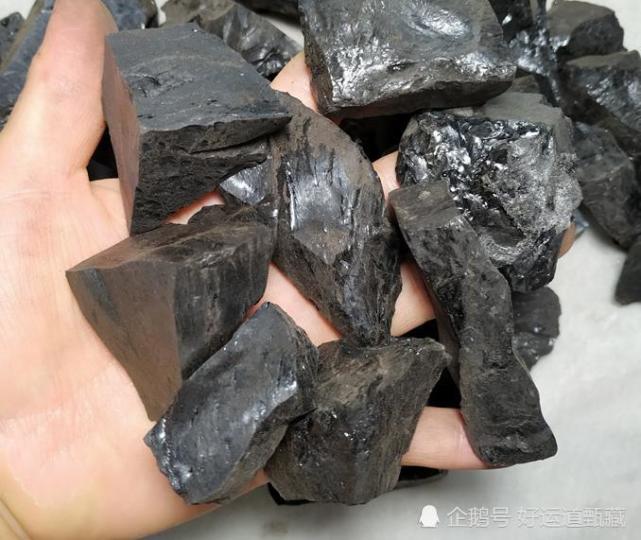 黑煤球中诞生的宝贝煤精不是煤它真是一种有机宝石