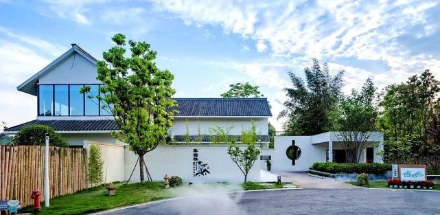 在公园城,邂逅慢节奏的梨园雅舍!