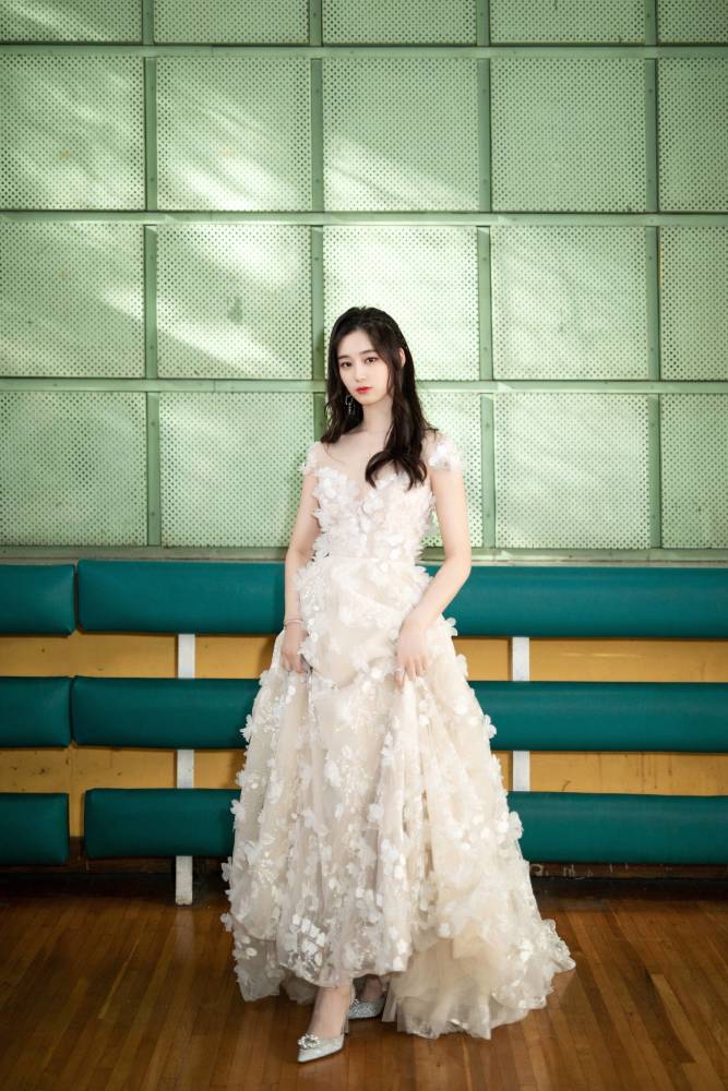 黄子韬|黄子韬多宠徐艺洋？首关注不算什么，把自己最喜欢的原创送出才甜