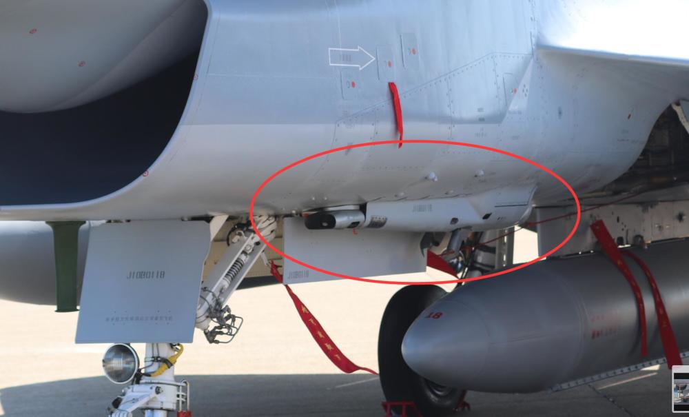 这可谓前所未有的成就,这就是俄式gsh-23机炮,飞机安装在中国歼-7