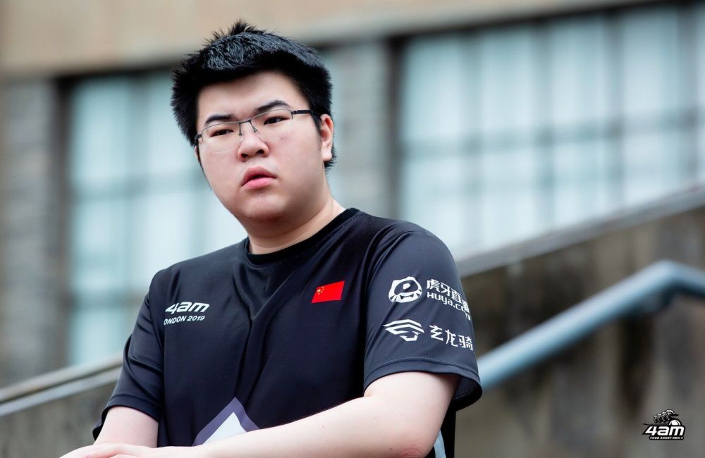 4am韦神发博宣布婚讯!直冲热搜榜第一,微笑再次无辜中枪