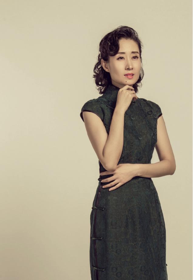 刘敏涛的气质真是绝了,旗袍造型很有韵味,"眼技"更耐看