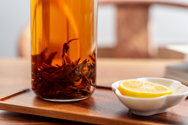 相遇,外形青翠如玉,口感清凉香甜,是炎炎夏日里不可或缺的酷爽茶茗