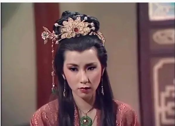 《笑傲江湖》的版本有很多,任盈盈演出原著感觉的人却很少,如果可以要